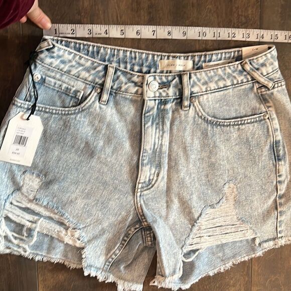 NWT Cleo + Wolf Women's Light Wash Mid Rise Denim Distressed Shorts Sz- 28 - Picture 5 of 16
